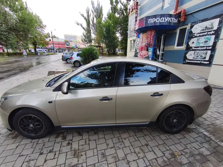Chevrolet cruze! 2010г 🔧🔍 техническое состояние: отличное. Мотор 1.6, автоматическая коробка передач. Птс оригинал (2 владельца). 🛣️ пробег: 226 002 км. 🔊🚦 автомобиль в хорошем внешнем и техническом состоянии. Двигатель работает тихо и плавно, без дыма. Цена 700 000руб. Тел. +79493714504. +79496061011 - фотография - 12