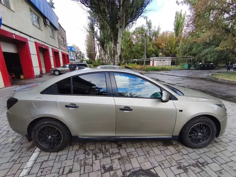 Chevrolet cruze! 2010г 🔧🔍 техническое состояние: отличное. Мотор 1.6, автоматическая коробка передач. Птс оригинал (2 владельца). 🛣️ пробег: 226 002 км. 🔊🚦 автомобиль в хорошем внешнем и техническом состоянии. Двигатель работает тихо и плавно, без дыма. Цена 700 000руб. Тел. +79493714504. +79496061011 - фотография - 1
