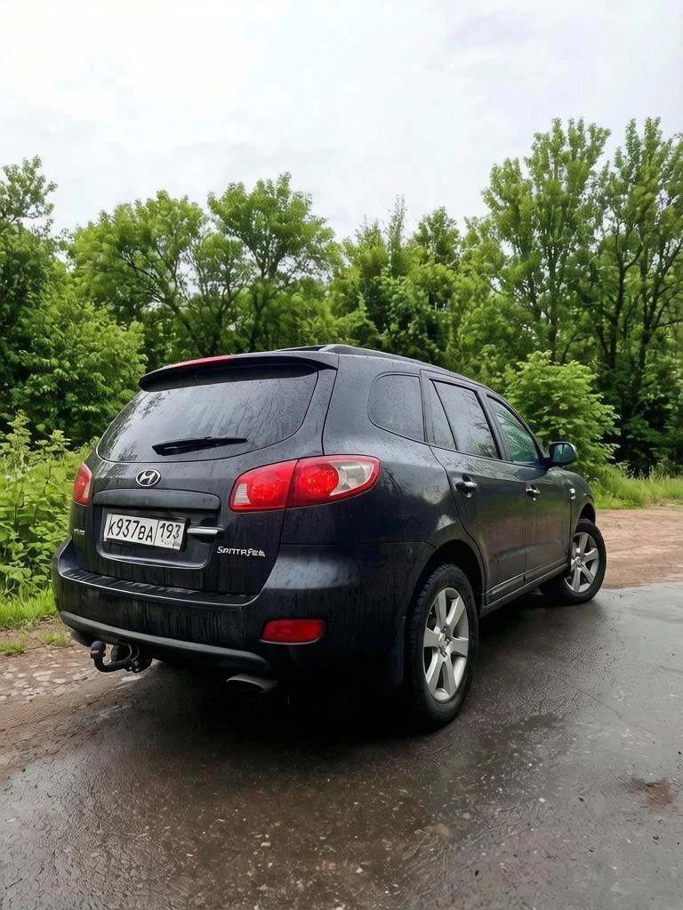 У вас есть возможность приобрести надёжный автомобиль hyundai santa fe 2007 года выпуска на вечном, объёмом 2.2 литра, 150 сильном, дизельном моторе. Средний расход на 100 км 8.5 литров, масло не кушает. Классическая 5 ступенчатая акпп, не пинает, не затягивает, переключает как надо. По кузову есть вторичные окрасы, сколы, царапинки, авто не новое, но ничего критичного. Климат, круиз, подогрев сидений работает. Комплект зимних шин в комплекте. Автомобиль приобретался на замену, пока основной авто находился в ремонте, по тому на учёт на себя не ставил. По цене 840 000, на недостатки скину. Территориально донецк боссе днём, макеевка гвардейка вечером. +79494814840 - фотография - 4