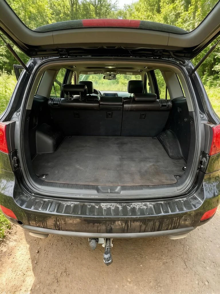 У вас есть возможность приобрести надёжный автомобиль hyundai santa fe 2007 года выпуска на вечном, объёмом 2.2 литра, 150 сильном, дизельном моторе. Средний расход на 100 км 8.5 литров, масло не кушает. Классическая 5 ступенчатая акпп, не пинает, не затягивает, переключает как надо. По кузову есть вторичные окрасы, сколы, царапинки, авто не новое, но ничего критичного. Климат, круиз, подогрев сидений работает. Комплект зимних шин в комплекте. Автомобиль приобретался на замену, пока основной авто находился в ремонте, по тому на учёт на себя не ставил. По цене 840 000, на недостатки скину. Территориально донецк боссе днём, макеевка гвардейка вечером. +79494814840 - фотография - 6