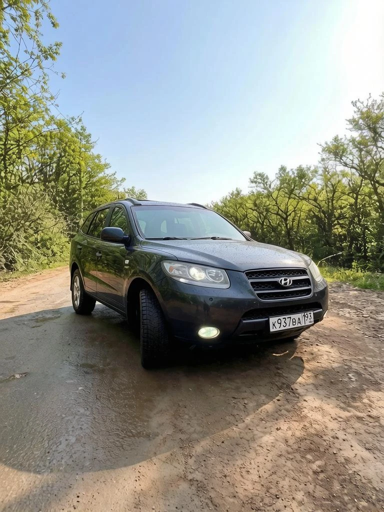 У вас есть возможность приобрести надёжный автомобиль hyundai santa fe 2007 года выпуска на вечном, объёмом 2.2 литра, 150 сильном, дизельном моторе. Средний расход на 100 км 8.5 литров, масло не кушает. Классическая 5 ступенчатая акпп, не пинает, не затягивает, переключает как надо. По кузову есть вторичные окрасы, сколы, царапинки, авто не новое, но ничего критичного. Климат, круиз, подогрев сидений работает. Комплект зимних шин в комплекте. Автомобиль приобретался на замену, пока основной авто находился в ремонте, по тому на учёт на себя не ставил. По цене 840 000, на недостатки скину. Территориально донецк боссе днём, макеевка гвардейка вечером. +79494814840 - фотография - 3