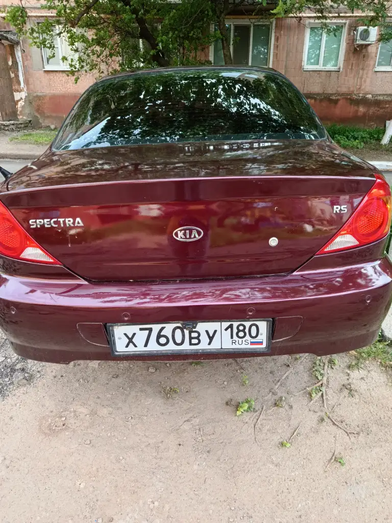 Продам киа спектра 2006г. , 1,6 мт. Коробка механика, без стука. Пробег 220 000 км. Заводское остекление. Ходовая обслужена, пороги переварены. Салон чистый и опрятный. Техосмотр пройден. Два ключа. Документы без запрета. - фотография - 1