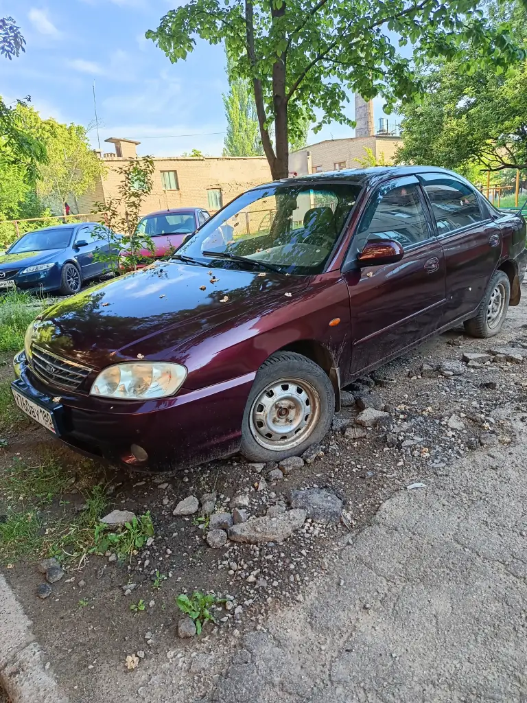 Продам киа спектра 2006г. , 1,6 мт. Коробка механика, без стука. Пробег 220 000 км. Заводское остекление. Ходовая обслужена, пороги переварены. Салон чистый и опрятный. Техосмотр пройден. Два ключа. Документы без запрета. - фотография - 10