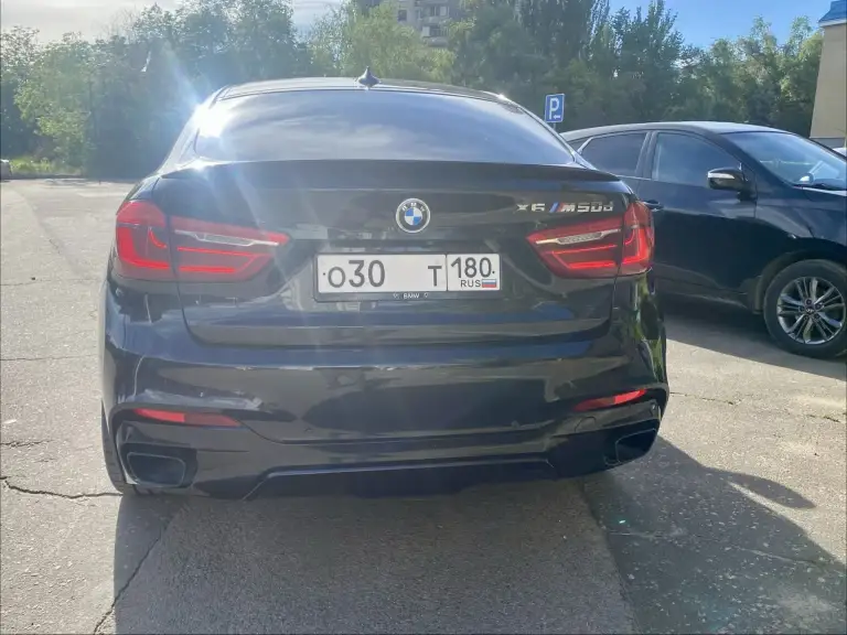 Продам свой bmw x6 f16 2016 года 40dx n57d30b / n57z в отличном состоянии. Автомобиль черного цвета, год выпуска - 2016. Пробег - 185 000 километров. Объем двигателя - 3 литра, мощность - 313 лошадиных сил. Тип двигателя - дизель, коробка передач - автоматическая, полный привод.

Автомобиль оснащен всеми необходимыми опциями: иммобилайзер; электропривод зеркал; подогрев передних сидений; кожаный салон; система курсовой устойчивости.

Машина находится в идеальном состоянии, полностью готова к эксплуатации. Не требует никаких дополнительных вложений.

Замена масла двс каждые 6000 км.

12000 Км назад было проведено большое то: заменены все жидкости, установлены вентилируемые тормозные диски с метало-керамическими колодками в круг, полностью заменена ходовая часть задняя и частично передняя.

Передний бампер, капот, передние крылья, фары, ручки дверей, частично крыша, задние арки в броне-пленки.

Gsm сигнализация с автозапуском (управление с телефона).

Установлен усиленный передний кардан.

В автомобиле установлен видеорегистратор с двумя камерами: видом спереди и сзади.

Установлены дополнительные элементы интерьера.

Пробег родной!

Также в комплекте отдам летнюю резину на дисках купленную в октябре 2025 года.

Возможен обмен с вашей доплатой на renault arkana или duster свежего года на автомате

Цена: 4 200 000₽
Телефон: +7 (949) 506-28-86 - фотография - 3