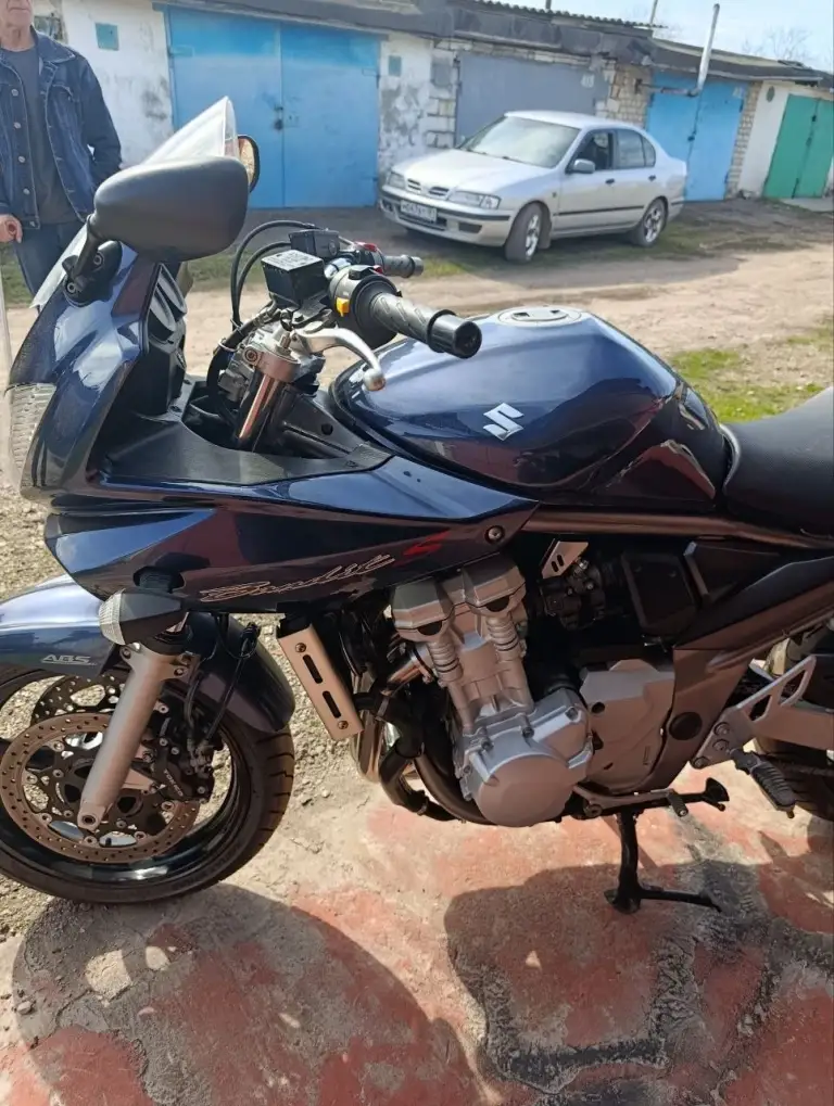 Suzuki bandit 650 sa
Цена: 400к (отдам в подарок шлем)
Год: 2007 город - луганск (первомайск)
Пробег: 15 900км
Двигатель: 650 см³, 4 цилиндра
Мощность: ~78–85 л. С. Коробка: механика, 6 передач охлаждение: жидкостное
Топливная система: инжектор
Привод: цепь
Состояние: хорошее / сел и поехал
Причина продажи: я нахожусь в другой стране и не нуждаюсь в этом мотоцикле, так же сейчас срочно нужны деньги.
По вопросам или покупке в лс телеграмм или номер телефона: nosexjustex +79592183256 - фотография - 3