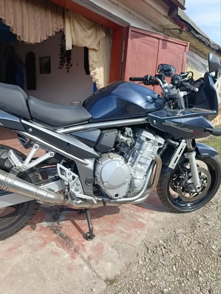 Suzuki bandit 650 sa
Цена: 400к (отдам в подарок шлем)
Год: 2007 город - луганск (первомайск)
Пробег: 15 900км
Двигатель: 650 см³, 4 цилиндра
Мощность: ~78–85 л. С. Коробка: механика, 6 передач охлаждение: жидкостное
Топливная система: инжектор
Привод: цепь
Состояние: хорошее / сел и поехал
Причина продажи: я нахожусь в другой стране и не нуждаюсь в этом мотоцикле, так же сейчас срочно нужны деньги.
По вопросам или покупке в лс телеграмм или номер телефона: nosexjustex +79592183256 - фотография - 1