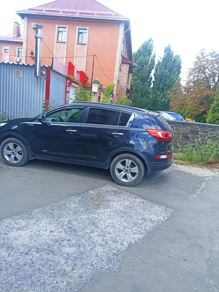 Продам. Киа спортодже 2011 год 2.0 автомат, пробег 155000 полный привод +7949 349 33 71 1150000 торг можно обмен - фотография - 9