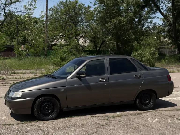 Продам свой ваз 2110 в красивом цвете кориандр 2007г. Двигатель 1.6 шеснарь 124мотор очень бодрый, коробка на отлично! Заменены все расходники включая грм. Состояние кузова хорошее, дно стаканы и тд все целое, есть небольшие моменты по лкп. Стоит евроторпеда работает каждая кнопка все светится и включается, салон не затертый - чистый. Авто на новой японской зимней резине r14. В машине установлен автозвук + шумоизоляция стоимостью больше 100к руб. С продажей не спешу. Переоформление в мрэо цена 290 000₽ торг реальному покупателю, город горловка +79493658942 - фотография - 1