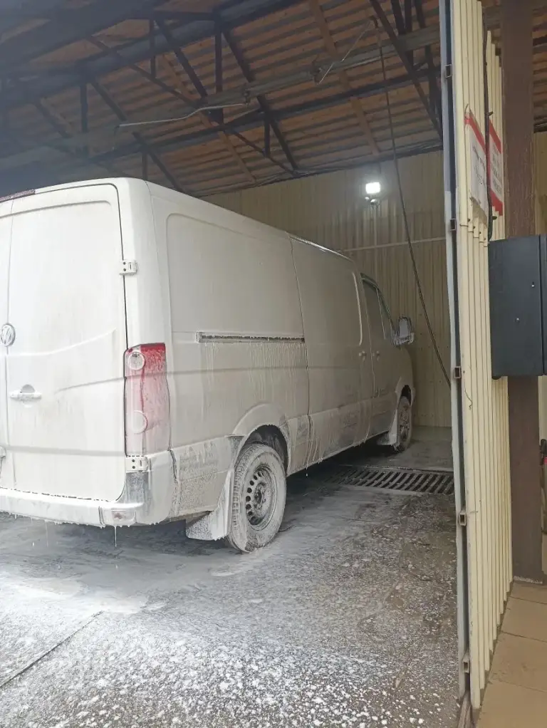 Продам. Фольксваген крафтер 2010 год 2.5 турбо самый надёжный, очень хорошим состоянии не битая два хозяина стекло подюмники сигнализация есть. Резина новая большой груз не возьили, машина ухожуная любая проверка, садись и катайся мотор коробка ходовка идеальный состояние зимний резину подарок обмен на легковой обе сторон +79493493371 1150000 хорошый торг - фотография - 1