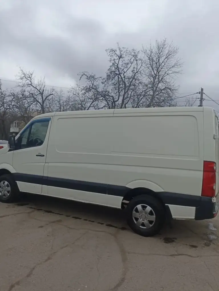 Продам. Фольксваген крафтер 2010 год 2.5 турбо самый надёжный, очень хорошим состоянии не битая два хозяина стекло подюмники сигнализация есть. Резина новая большой груз не возьили, машина ухожуная любая проверка, садись и катайся мотор коробка ходовка идеальный состояние зимний резину подарок обмен на легковой обе сторон +79493493371 1150000 хорошый торг - фотография - 3