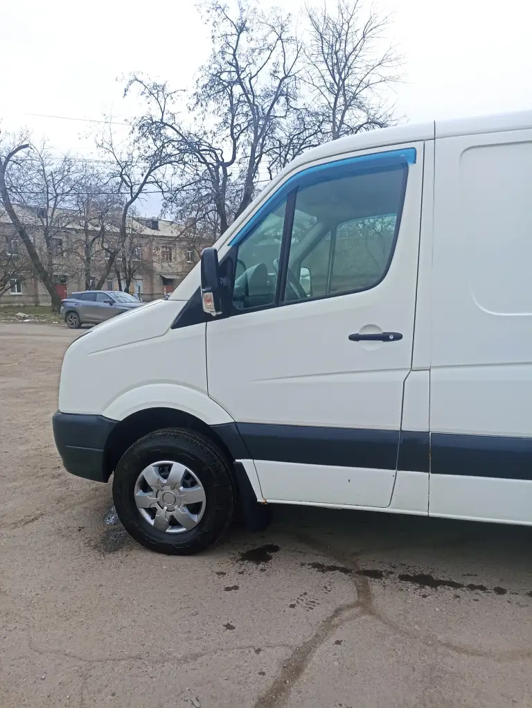 Продам. Фольксваген крафтер 2010 год 2.5 турбо самый надёжный, очень хорошим состоянии не битая два хозяина стекло подюмники сигнализация есть. Резина новая большой груз не возьили, машина ухожуная любая проверка, садись и катайся мотор коробка ходовка идеальный состояние зимний резину подарок, обмен на легковой обе сторон +79493493371 1150000 хорошый торг - фотография - 7