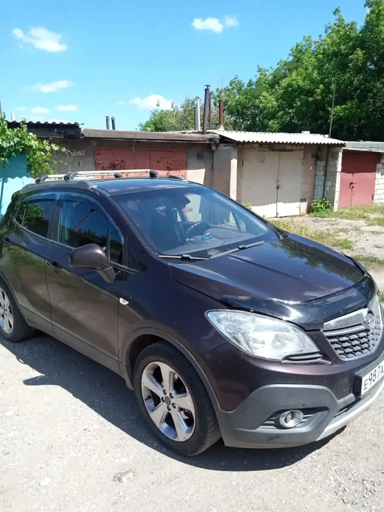 Продается автомобиль опель мокка авто в хорошем состоянии, по технике все исправно. Кузов без коррозии и дефектов, ! Я хозяин более трех лет. Коробка передач переключается четко. Сцепление мягкое, без нареканий. Подвеска и ходовая не стучит и не шумит менялась в прошлом году, замена грм была 15 тыс. Назад. Салон чистый, не прокуренный, сиденья без потёртостей. А/м юридически чистый: без штрафов, залогов и ограничений. Птс оригинальный. Пробег, 205 тыс км. Вопросы по телефону. +79591028715 цена 1050 тыс. ₽ - фотография - 3