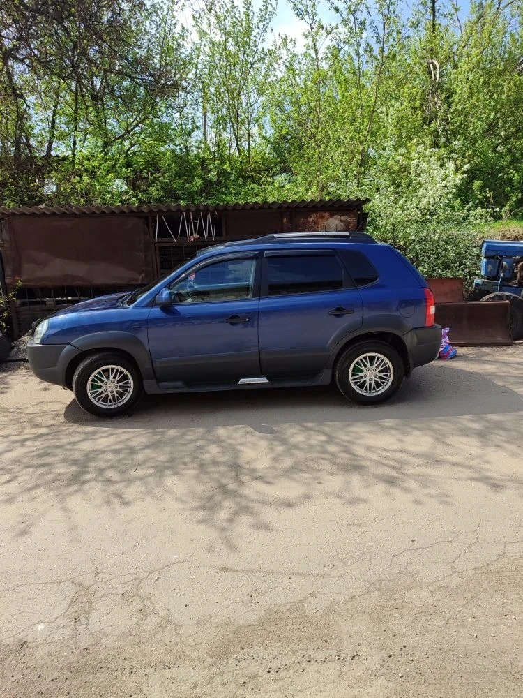 Hyundai tucson 2005, переднеприводный, бензин 2.0,коробка механика, 4 стеклоподъемника, автосигнализация, кондиционер, подогрев сидений, стекл. Комплект новой резины лето и зима, титаны лето и титаны зима.
Г. Горловка, 700т ₽,
+79493143041 - фотография - 1