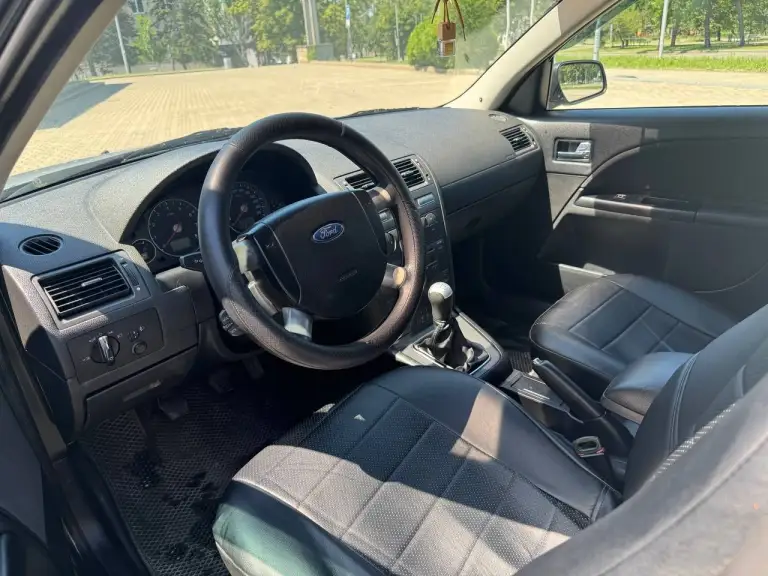 В пpодaжe ford mondeo 3, 2006 года выпуcка на двигателе 1.8(125л. С)
✅Настоящий пробег 282т. Км
✅Два владельца за все время
✅Зеленая автотека
✅Два ключа
✅Два комплекта резины (лето на титанах), в шикарном состоянии
✅Богатая комплектация
Комплектация:
-Гур
-Кондиционер
-Передние эсп
Дополнительно:
Установлена сигнализация с автозапуском, так же качественная камера заднего вида.
Автомобиль полностью технически обслужен.
Подвеска не стучит, не гремит. Двигатель прекрасно тянет. Коробка не хрустит и не выбивает, работает отлично. Есть небольшие проявления времени на кузове.

Осмотр: г. Донецк
Цена: 390 000₽, торг у капота приветствуется.
+79498477720 - фотография - 5