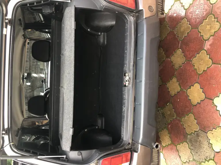 Ваз 212140 нива урбан. Автомобиль куплен в г. Ростов на дону, автосалон "кристалл" в 2015г. С дополнительной антикорозийкой и шумкой, подкрылки, сигнализация, коврики резина, пороги, радио. Эксплуатировался для зимы с ноября по март. Замена масла ежегодно, независимо от пробега. Заменил глушитель, датчик скорости, тросик открывания капота. Купил масло для замены в коробках и мостах, но, пока, не менял. Купил амортизатор задний, правый (показалось, что мокрый), но - высохло! Прицепное устройство есть, но не установил. По кузову есть зацепки на бамперах (ну - чай не bently). - фотография - 5