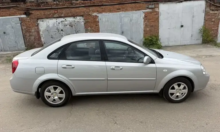Продам chevrolet lacetti с малым родным пробегом
2009Г 39 000 км, на автомате 1,6(надежный двигатель)
В родной краске, не битый, не крашен, все в заводе, хозяйский, продажа от собственника, зимой не эксплуатировался, гаражное хранение. - фотография - 8