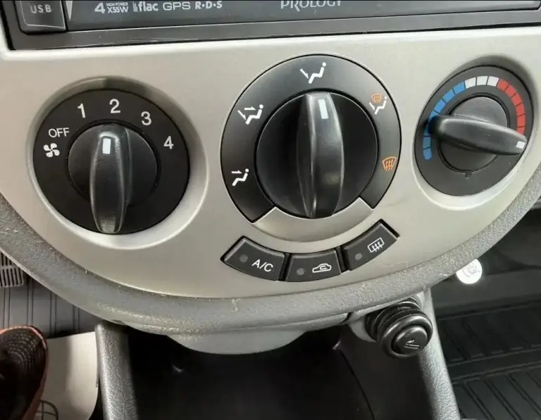 Продам chevrolet lacetti с малым родным пробегом
2009Г 39 000 км, на автомате 1,6(надежный двигатель)
В родной краске, не битый, не крашен, все в заводе, хозяйский, продажа от собственника, зимой не эксплуатировался, гаражное хранение. - фотография - 3
