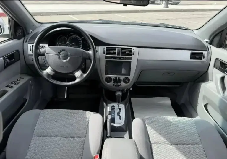 Продам chevrolet lacetti с малым родным пробегом
2009Г 39 000 км, на автомате 1,6(надежный двигатель)
В родной краске, не битый, не крашен, все в заводе, хозяйский, продажа от собственника, зимой не эксплуатировался, гаражное хранение. - фотография - 1