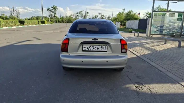 Продам шевроле ланос цена 300тыс, рублей торг,2008год, объем двигателя 1,5 комплектация sx, кондиционер, передние электростеклоподьемники, гидроусилитель руля, air bag, два ключа, два брелка сигнализация, свет led линза, парктроник, тонировка, шины летние диски r14,ходовая в норм, ,с документами порядок, не гнилая не ржавая не варена, в хорошем состоянии смотреть авто город шахтёрск все интересующие вопросы по телефону+79495963046 - фотография - 6
