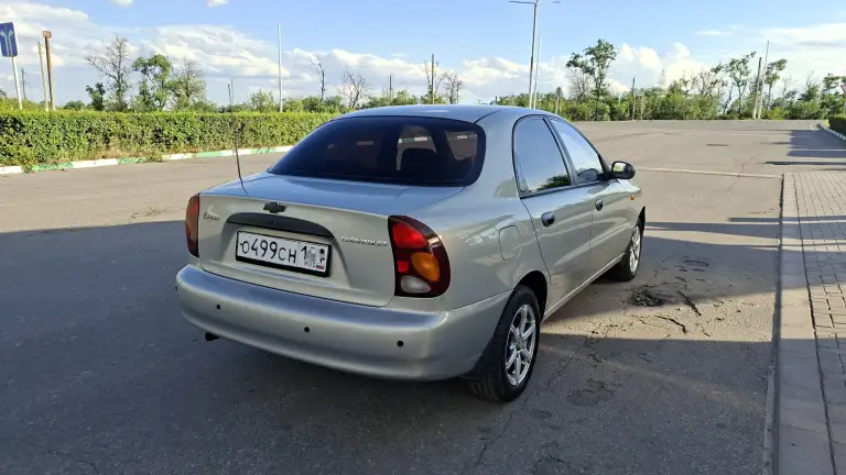 Продам шевроле ланос цена 300тыс, рублей торг,2008год, объем двигателя 1,5 комплектация sx, кондиционер, передние электростеклоподьемники, гидроусилитель руля, air bag, два ключа, два брелка сигнализация, свет led линза, парктроник, тонировка, шины летние диски r14,ходовая в норм, ,с документами порядок, не гнилая не ржавая не варена, в хорошем состоянии смотреть авто город шахтёрск все интересующие вопросы по телефону+79495963046 - фотография - 7
