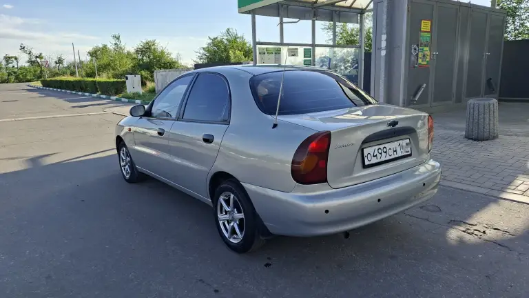 Продам шевроле ланос цена 300тыс, рублей торг,2008год, объем двигателя 1,5 комплектация sx, кондиционер, передние электростеклоподьемники, гидроусилитель руля, air bag, два ключа, два брелка сигнализация, свет led линза, парктроник, тонировка, шины летние диски r14,ходовая в норм, ,с документами порядок, не гнилая не ржавая не варена, в хорошем состоянии смотреть авто город шахтёрск все интересующие вопросы по телефону+79495963046 - фотография - 8