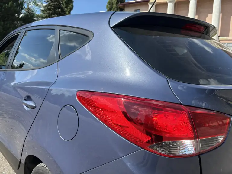 Hyundai ix35 (2013, рестайлинг) в отличном техническом состоянии.
· Проверенный двигатель: один из самых удачных моторов hyundai, отличается надежностью и некапризностью.
· Комфортный салон: просторный салон с качественными материалами отделки, удобная посадка. Много места для пассажиров и багажа.
· Экстерьер: стильный дизайн, хромированная решетка, современная оптика, эффектный синий цвет кузова.
· Подвеска: энергоемкая подвеска, которая не чувствует неровности наших дорог.
Технические характеристики:
Двигатель 2.0, бензин.
150 Лошадиных сил.
Передний привод.
Пробег 150970.
Цена 1 550 000.
+79499717893 - фотография - 5