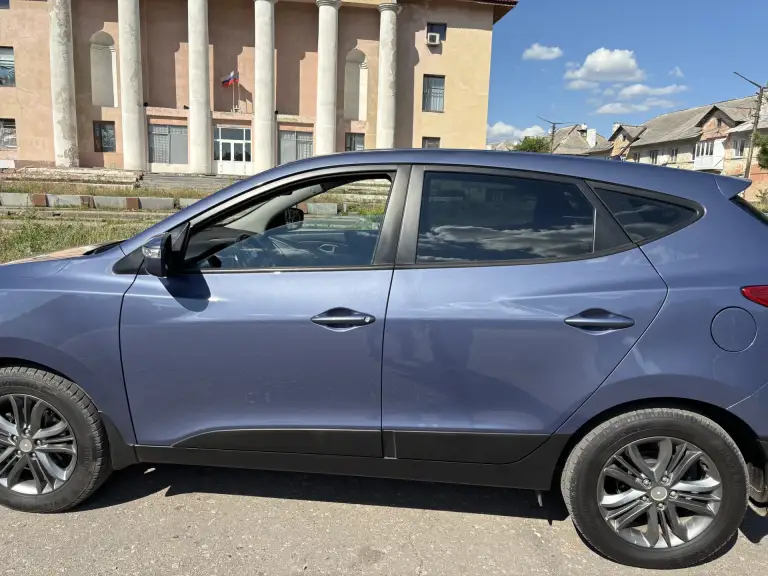 Hyundai ix35 (2013, рестайлинг) в отличном техническом состоянии.
· Проверенный двигатель: один из самых удачных моторов hyundai, отличается надежностью и некапризностью.
· Комфортный салон: просторный салон с качественными материалами отделки, удобная посадка. Много места для пассажиров и багажа.
· Экстерьер: стильный дизайн, хромированная решетка, современная оптика, эффектный синий цвет кузова.
· Подвеска: энергоемкая подвеска, которая не чувствует неровности наших дорог.
Технические характеристики:
Двигатель 2.0, бензин.
150 Лошадиных сил.
Передний привод.
Пробег 150970.
Цена 1 550 000.
+79499717893 - фотография - 6