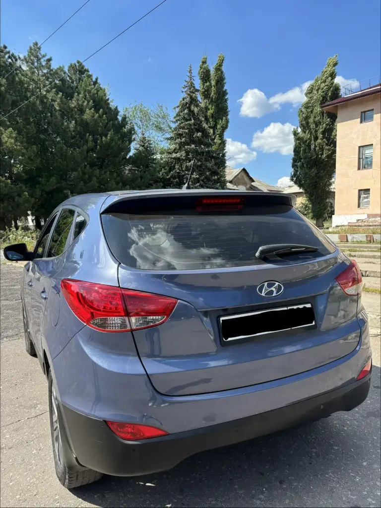 Hyundai ix35 (2013, рестайлинг) в отличном техническом состоянии.
· Проверенный двигатель: один из самых удачных моторов hyundai, отличается надежностью и некапризностью.
· Комфортный салон: просторный салон с качественными материалами отделки, удобная посадка. Много места для пассажиров и багажа.
· Экстерьер: стильный дизайн, хромированная решетка, современная оптика, эффектный синий цвет кузова.
· Подвеска: энергоемкая подвеска, которая не чувствует неровности наших дорог.
Технические характеристики:
Двигатель 2.0, бензин.
150 Лошадиных сил.
Передний привод.
Пробег 150970.
Цена 1 550 000.
+79499717893 - фотография - 3