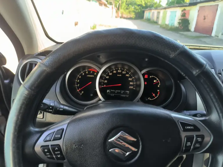 На газу евро 4. Техосмотр пройден. Продам suzuki grand vitara 2010. Объем 2.0. Машина обслужена от и до, все масла везде поменяны. Автомат не пинает, работает чётко, полный привод без проблем доедет куда захотите. Двигатель масло не употребляет. Машина обработана пушечным салом и body, ближайшее время ржавчина ей не страшна. Машине сделан чип тюнинг (едет бодро). Клапана отрегулированы. Сделано дхо (дальний в пол накала) сигнализация staline с автозапуском. Музыка хорошая играет достойно. Камера заднего вида. Машине сделана шумоизоляция. Круиз контроль, климат контроль, кондиционер холодит идеально. Печка жарит, зимой очень тепло. Ходовая: перед перебрал полностью, зад всё в отличном состоянии. За машину не стыдно, вид имеет, вложено много сил и денег. Хочу 1.150 млн. +79493209287 - фотография - 4