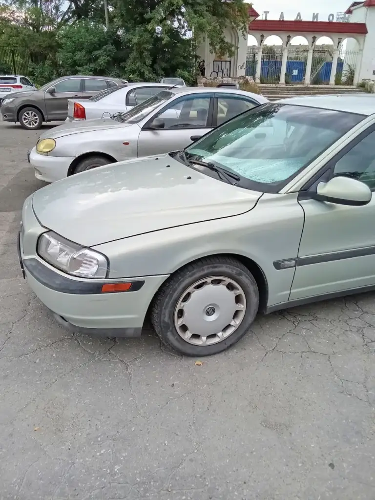 Продам volvo s80, 220 000 ₽, 1999 г. В. , 340 000 км, 2.4 механика (140л. С), бежевый цвет, передний привод, растаможена. Авто на ходу. Требует замены уплотнителей теплообменника печки (возможно самого теплообменника) и ступичного подшипника. Авто под восстановление или разбор. Подробности по телефону. Торг у капота. Феникс 393 86 55. - фотография - 9