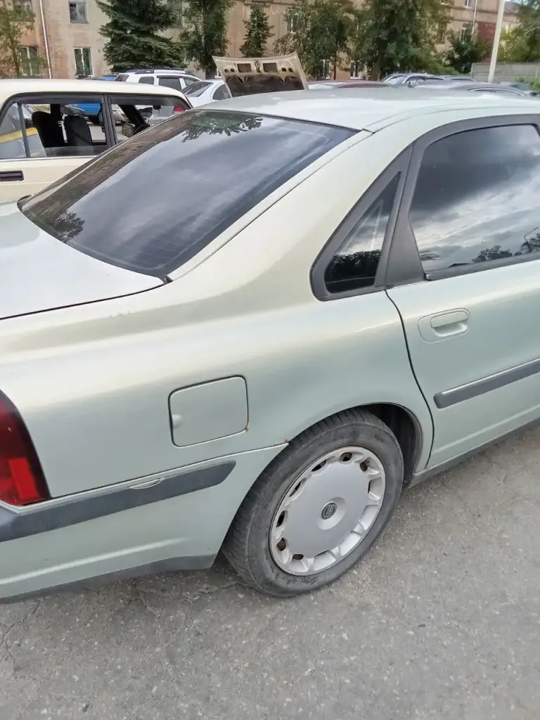 Продам volvo s80, 220 000 ₽, 1999 г. В. , 340 000 км, 2.4 механика (140л. С), бежевый цвет, передний привод, растаможена. Авто на ходу. Требует замены уплотнителей теплообменника печки (возможно самого теплообменника) и ступичного подшипника. Авто под восстановление или разбор. Подробности по телефону. Торг у капота. Феникс 393 86 55. - фотография - 5