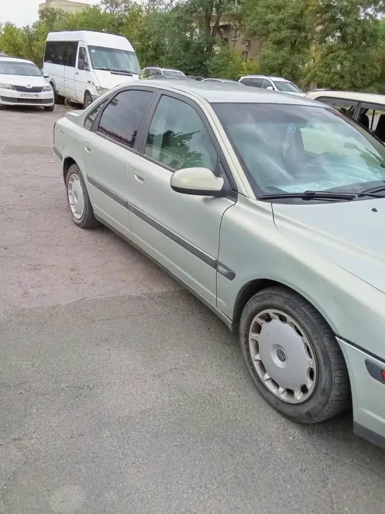 Продам volvo s80, 220 000 ₽, 1999 г. В. , 340 000 км, 2.4 механика (140л. С), бежевый цвет, передний привод, растаможена. Авто на ходу. Требует замены уплотнителей теплообменника печки (возможно самого теплообменника) и ступичного подшипника. Авто под восстановление или разбор. Подробности по телефону. Торг у капота. Феникс 393 86 55. - фотография - 6