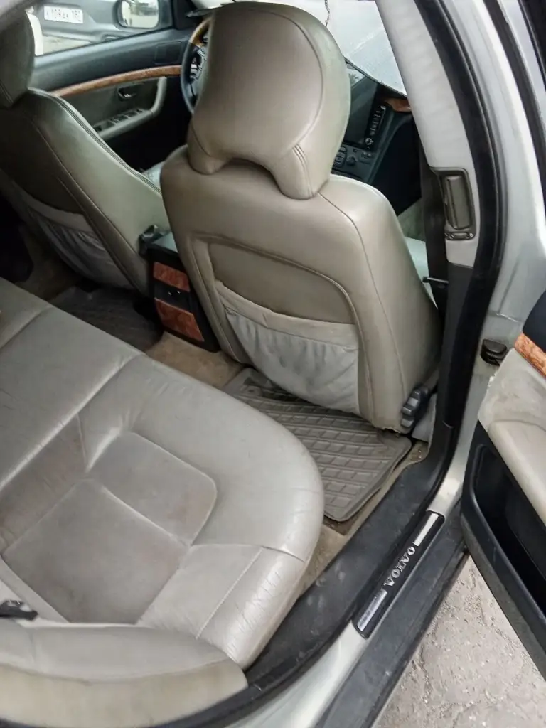 Продам volvo s80, 220 000 ₽, 1999 г. В. , 340 000 км, 2.4 механика (140л. С), бежевый цвет, передний привод, растаможена. Авто на ходу. Требует замены уплотнителей теплообменника печки (возможно самого теплообменника) и ступичного подшипника. Авто под восстановление или разбор. Подробности по телефону. Торг у капота. Феникс 393 86 55. - фотография - 2