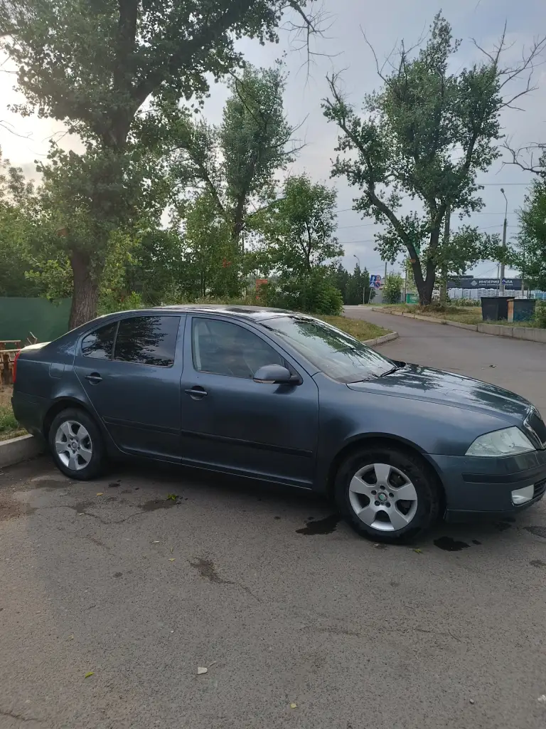Продам skoda oktavia a5, 2006 г. , двигатель 1.6. Пробег 279 тыс. На ходу, состояние хорошее. Лонжероны, стаканы целые, двигатель и коробка работают хорошо. По электрике всё работает. Комплектация: гидроусилитель руля, кондиционер, 4 стеклоподъёмника, климат контроль, круиз контроль, сигнализация (центральный замок), подогрев сидений. Чистый белый кожаный салон. Продажа за наличные. Обмен не интересует. Машина находится в петровском районе донецка. Зимняя резина в подарок.
Цена: 600000 + торг
Тел. : +79493672915 эдуард - фотография - 3