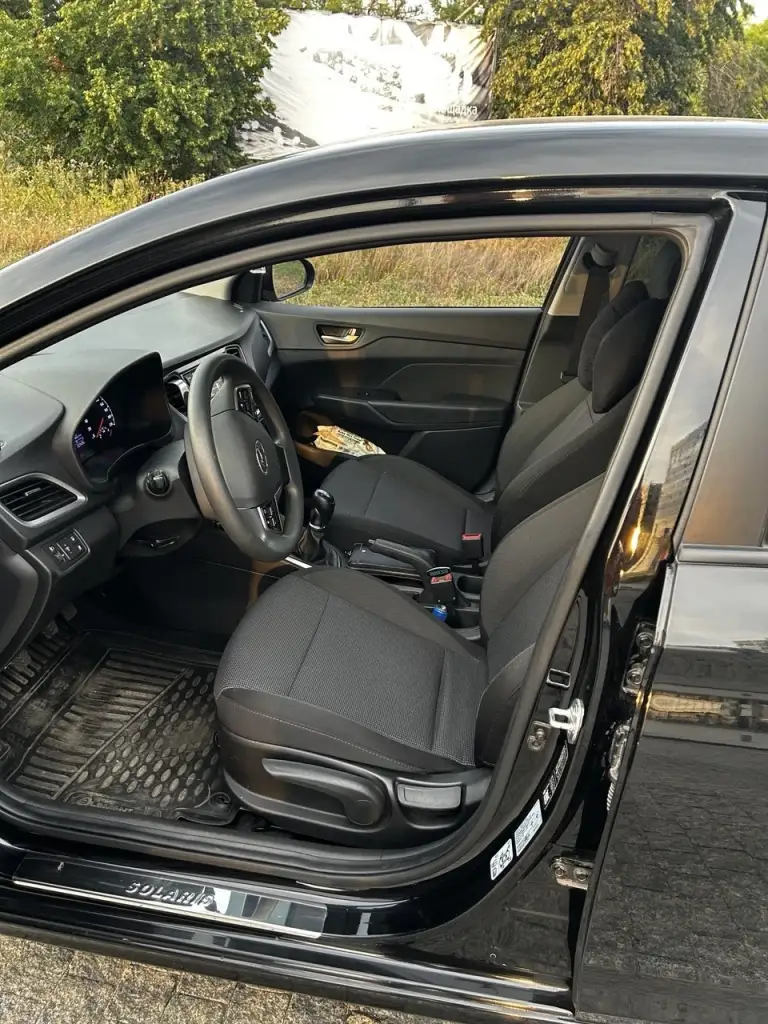 Hyundai solaris ii
Год выпуска: 2018
Пробег: 203 000 км
Коробка передач: механическая
Объём двигателя: 1,6 л
Вид топлива: бензин
Состояние машины: отличное
Количество владельцев: 2
Мощность: 123 л. С.
Автомобиль в идеальном состоянии — не требует ни копейки вложений.
Двигатель работает безупречно. Коробка передач переключается плавно и без малейших усилий, подвеска в отличном состоянии.
Салон ухожен: чист, ни единого скрипа, ни малейшего постороннего запаха. Всё электрооборудование функционирует безукоризненно.
Птс — оригинал. Никаких аварий в прошлом. Автотека открыта, как книга, без тёмных страниц.
Комплектация: кондиционер для летней свежести, подогрев сидений для зимнего уюта, подогрев зеркал, парктроник — и, конечно, круиз-контроль с мультирулём для полного комфорта в каждой поездке.
1 450 000 ₽
+79494375404 Дмитрий
Торг уместен! - фотография - 8