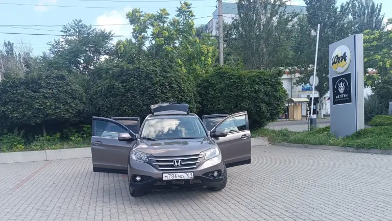 ✅Авто: honda cr-v iv
✅Год: 2014г
✅Пробег: 241838 км
✅Объем: 2.4
✅Цена 1 750 000р
✅Контакт: тел. +7(949)375-07-91
+7(949)371-56-88
По птс 2 владельца.
Комплектация executive
Салон кожаный.
Машина любима и максимально ухожена, обслужена, вовремя менялись расходники, оригинальных марок. Крайне бережное отношение к ней на протяжении всей "совместной жизни" в семье.
На полном уверенном ходу.
С ней вам гарантировано комфортное, безопасное передвижение только в удовольствие.
В придачу комплект зимней резины на родных титановых дисках.
Адекватный минимальный торг у капота.
Доп видео, фото, документы в л/с - фотография - 1