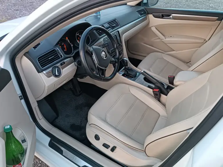 Продам volkswagen passat, se,2018 г. В. , двигатель 2т(dds gen 3 b цикл миллера), акпп 6 ст айсин, пробег трассовый 120 т. Км, белая на классном светло-кремовом салоне, диски r18, головной свет поменян-светит бомба. Очень комфортный авто, сзади места больше чем во многих паркетниках, багажник большой, подвеска не жесткая, бензин нюхает-бак 70 л на тысячу км(на скорости 100 км/ч на тахометре 1650 оборотов), если придавить динамика приличная. Тачка приятная, продаю т к купил следующее поколение пассат, этот стоит без дела.
Я хозяин по документам.
Цена пепелаца 2 🍋 без торга, по воздуху не звонить.
Вопросы по телефону +79494421023 звонить с 8:00 до 22:00
Связь плохая, только звонки. - фотография - 6