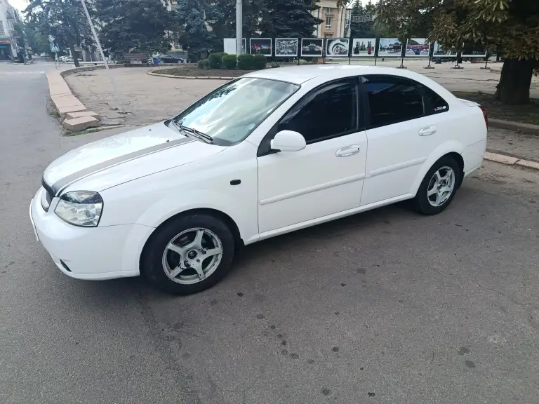 Продам!!!
Шевроле лачетти 1.6 109 л. С. (2008г. )
Аппарат в хорошем состоянии, ничего не гремит не дребезжит. Двс и кпп в хорошем состоянии, ходовая мячик, все заменено.
Новое сцепление, масло менялось каждые 6-7 тыс.
Стоит хороший всет в фарах и линзовые туманки, хорошая музыка
По кузову есть следы эксплуатации, не критично, года берут своё. Рыжья нет, дно, пороги целые. За машину не стыдно. Новая летняя резина на титанах
Цена 650 тыс торг
+79493648261 - фотография - 5