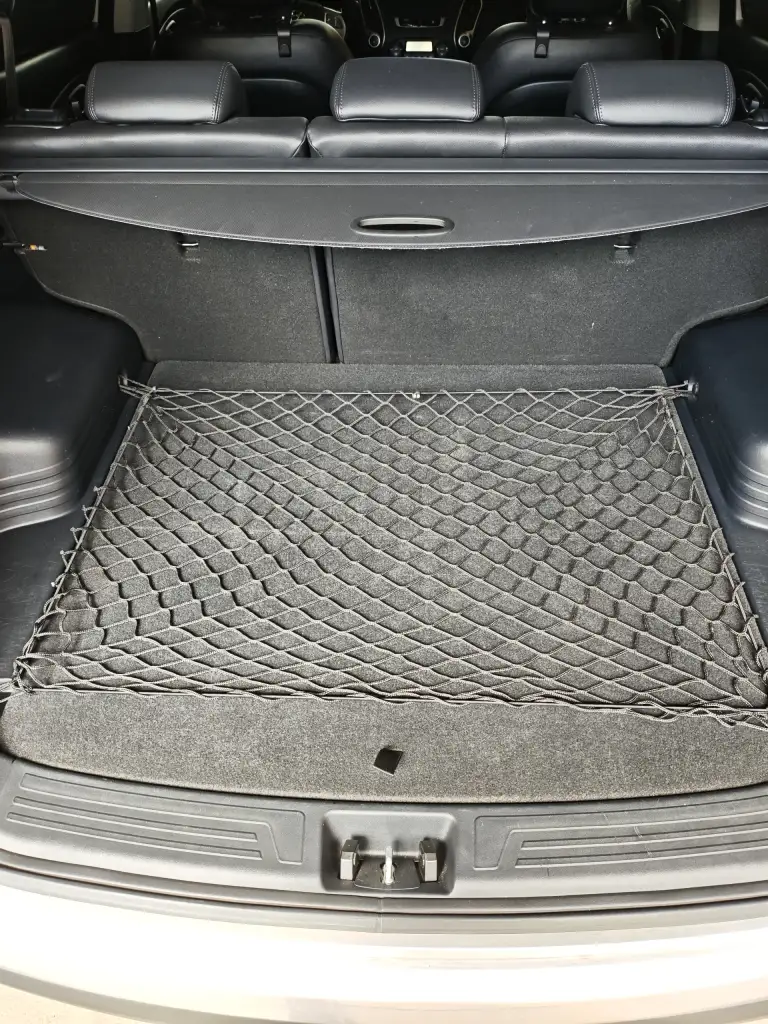 Продам hyundai ix35 2013 г. В. 2.0., передний привод, в отличном состоянии. Надёжный атмосферный двигатель 150 л. С. , с беспроблемной шестиступенчатой акпп. Я второй собственник, владею авто с октября 2024 года. От авто не избавляюсь, продаю в связи с покупкой нового авто. Родной пробег 32500 км. , приобретал её на пробеге 19500 км. Имеется сервисная книжка. В дтп авто не участвовало. В автомобиле работает всё, все кнопки, датчики, дополнительно устанавливал дхо, и мультимедию teyes. По комплектации: электроусилитель руля, подогрев форсунок омывателя, передних и задних сидений, руля, боковых зеркал, зоны дворников лобового и заднего стекла; двухзонный климат контроль, датчики света и дождя, автозатемнение заднего зеркала, задние парктроники, камера заднего вида, круиз-контроль, центральный замок, электрорегулировка зеркал,4 стеклоподъёмника, шторки на стеклах, сигнализация, регистратор, 2 оригинальных ключа, запаска ни разу не ставилась, комплект практически новых зимних шин bridgestone. Цена 2000000 руб. Небольшой торг у капота. Тел. +79493025295. - фотография - 7