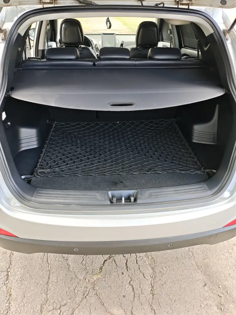 Продам hyundai ix35 2013 г. В. 2.0., передний привод, в отличном состоянии. Надёжный атмосферный двигатель 150 л. С. , с беспроблемной шестиступенчатой акпп. Я второй собственник, владею авто с октября 2024 года. От авто не избавляюсь, продаю в связи с покупкой нового авто. Родной пробег 32500 км. , приобретал её на пробеге 19500 км. Имеется сервисная книжка. В дтп авто не участвовало. В автомобиле работает всё, все кнопки, датчики, дополнительно устанавливал дхо, и мультимедию teyes. По комплектации: электроусилитель руля, подогрев форсунок омывателя, передних и задних сидений, руля, боковых зеркал, зоны дворников лобового и заднего стекла; двухзонный климат контроль, датчики света и дождя, автозатемнение заднего зеркала, задние парктроники, камера заднего вида, круиз-контроль, центральный замок, электрорегулировка зеркал,4 стеклоподъёмника, шторки на стеклах, сигнализация, регистратор, 2 оригинальных ключа, запаска ни разу не ставилась, комплект практически новых зимних шин bridgestone. Цена 2000000 руб. Небольшой торг у капота. Тел. +79493025295. - фотография - 6