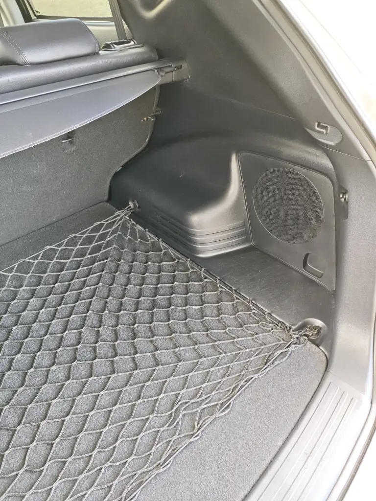 Продам hyundai ix35 2013 г. В. 2.0., передний привод, в отличном состоянии. Надёжный атмосферный двигатель 150 л. С. , с беспроблемной шестиступенчатой акпп. Я второй собственник, владею авто с октября 2024 года. От авто не избавляюсь, продаю в связи с покупкой нового авто. Родной пробег 32500 км. , приобретал её на пробеге 19500 км. Имеется сервисная книжка. В дтп авто не участвовало. В автомобиле работает всё, все кнопки, датчики, дополнительно устанавливал дхо, и мультимедию teyes. По комплектации: электроусилитель руля, подогрев форсунок омывателя, передних и задних сидений, руля, боковых зеркал, зоны дворников лобового и заднего стекла; двухзонный климат контроль, датчики света и дождя, автозатемнение заднего зеркала, задние парктроники, камера заднего вида, круиз-контроль, центральный замок, электрорегулировка зеркал,4 стеклоподъёмника, шторки на стеклах, сигнализация, регистратор, 2 оригинальных ключа, запаска ни разу не ставилась, комплект практически новых зимних шин bridgestone. Цена 2000000 руб. Небольшой торг у капота. Тел. +79493025295. - фотография - 8