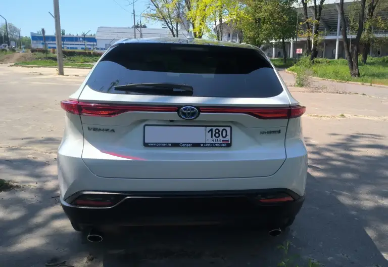 Продам toyota venza hybrid 2022 awd
Год: 09/2022
Двигатель: 2.5 гибрид

Автомобиль в отличном состоянии, полностью растаможен, стоит на российском учете. Год выпуска 2022/09, японская сборка. Авто приобреталось в сша с минимальными повреждениями, вся безопасность целая. Мощный и при этом экономичный гибридный автомобиль, расход по городу 6,5 литров. Полный привод, на каждой оси стоит по электромотору. По классу toyota venza находится между toyota rav4 и toyota highlander.
Хорошая комплектация:
* Раздельный климат контроль
* Адаптивный круиз контроль
* Система контроля полосы
* Бесключевой доступ и кнопка запуска двигателя
* Датчик дождя
* Датчик света
* Электропривод боковых зеркал
* Электрорегулировка руля и сидений
* Электробагажник и многое другое.

Осмотр г. Донецк, телефон: +7(949)316-19-48 - фотография - 5