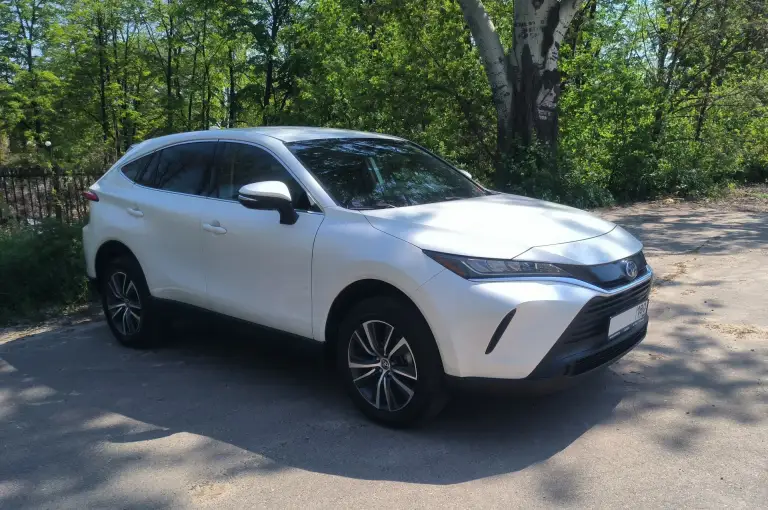 Продам toyota venza hybrid 2022 awd
Год: 09/2022
Двигатель: 2.5 гибрид

Автомобиль в отличном состоянии, полностью растаможен, стоит на российском учете. Год выпуска 2022/09, японская сборка. Авто приобреталось в сша с минимальными повреждениями, вся безопасность целая. Мощный и при этом экономичный гибридный автомобиль, расход по городу 6,5 литров. Полный привод, на каждой оси стоит по электромотору. По классу toyota venza находится между toyota rav4 и toyota highlander.
Хорошая комплектация:
* Раздельный климат контроль
* Адаптивный круиз контроль
* Система контроля полосы
* Бесключевой доступ и кнопка запуска двигателя
* Датчик дождя
* Датчик света
* Электропривод боковых зеркал
* Электрорегулировка руля и сидений
* Электробагажник и многое другое.

Осмотр г. Донецк, телефон: +7(949)316-19-48 - фотография - 3