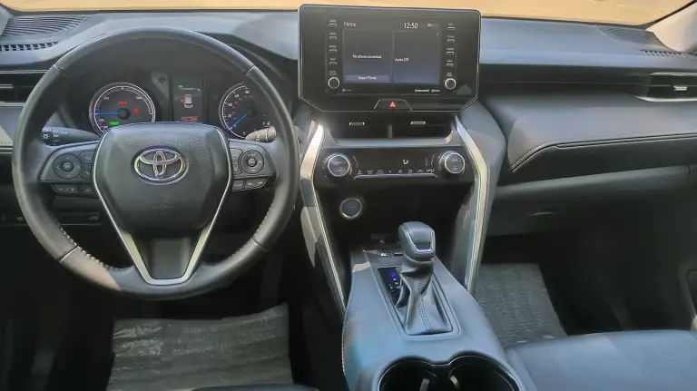 Продам toyota venza hybrid 2022 awd
Год: 09/2022
Двигатель: 2.5 гибрид

Автомобиль в отличном состоянии, полностью растаможен, стоит на российском учете. Год выпуска 2022/09, японская сборка. Авто приобреталось в сша с минимальными повреждениями, вся безопасность целая. Мощный и при этом экономичный гибридный автомобиль, расход по городу 6,5 литров. Полный привод, на каждой оси стоит по электромотору. По классу toyota venza находится между toyota rav4 и toyota highlander.
Хорошая комплектация:
* Раздельный климат контроль
* Адаптивный круиз контроль
* Система контроля полосы
* Бесключевой доступ и кнопка запуска двигателя
* Датчик дождя
* Датчик света
* Электропривод боковых зеркал
* Электрорегулировка руля и сидений
* Электробагажник и многое другое.

Осмотр г. Донецк, телефон: +7(949)316-19-48 - фотография - 7