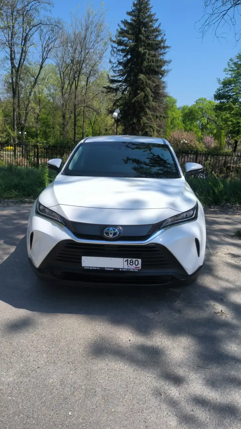 Продам toyota venza hybrid 2022 awd
Год: 09/2022
Двигатель: 2.5 гибрид

Автомобиль в отличном состоянии, полностью растаможен, стоит на российском учете. Год выпуска 2022/09, японская сборка. Авто приобреталось в сша с минимальными повреждениями, вся безопасность целая. Мощный и при этом экономичный гибридный автомобиль, расход по городу 6,5 литров. Полный привод, на каждой оси стоит по электромотору. По классу toyota venza находится между toyota rav4 и toyota highlander.
Хорошая комплектация:
* Раздельный климат контроль
* Адаптивный круиз контроль
* Система контроля полосы
* Бесключевой доступ и кнопка запуска двигателя
* Датчик дождя
* Датчик света
* Электропривод боковых зеркал
* Электрорегулировка руля и сидений
* Электробагажник и многое другое.

Осмотр г. Донецк, телефон: +7(949)316-19-48 - фотография - 2