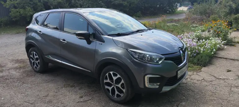 Продам рено каптюр. 2018 г. Автомат, 1.6, передний привод, бензин/газ. Газ оформлен официально. Лобовое стекло родное без повреждений с электрообогревом, максимальная комплектация, чистый ухоженный салон, подогрев сидений, усилитель руля, абс, центральный замок, сигнализация, дополнительно установлен замок на коробку, мульти руль, камера заднего вида, парктроники, бесключевой доступ, автозапуск двигателя, хорошая мультимедия, электроскладывание зеркал, идеальное состояние, 2 ключа, 2 комплекта резины (новая), пробег 150 т. Км. Никаких вложений не требует. Цена 1 600 000 руб. Торг. Горловка. +7949 332 86 67 сергей. - фотография - 2