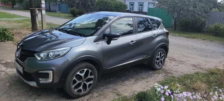 Продам рено каптюр. 2018 г. Автомат, 1.6, передний привод, бензин/газ. Газ оформлен официально. Лобовое стекло родное без повреждений с электрообогревом, максимальная комплектация, чистый ухоженный салон, подогрев сидений, усилитель руля, абс, центральный замок, сигнализация, дополнительно установлен замок на коробку, мульти руль, камера заднего вида, парктроники, бесключевой доступ, автозапуск двигателя, хорошая мультимедия, электроскладывание зеркал, идеальное состояние, 2 ключа, 2 комплекта резины (новая), пробег 150 т. Км. Никаких вложений не требует. Цена 1 600 000 руб. Торг. Горловка. +7949 332 86 67 сергей. - фотография - 1