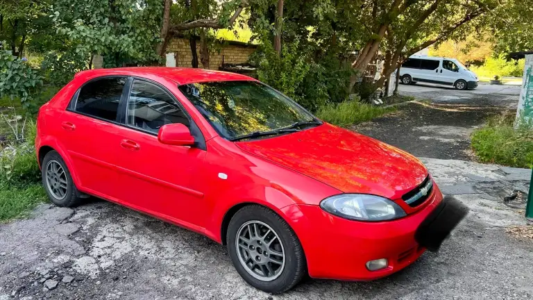 Chevrolet lacetti хэтчбек 1,6 2004 года, механика, передний привод, хорошее состояние для своих годов. Все вопросы по телефону. Цена 480000 руб. , торг. +79493981326 - фотография - 7
