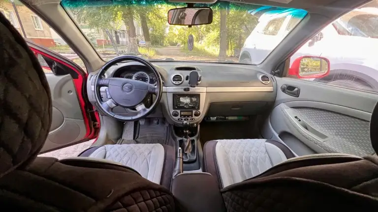 Chevrolet lacetti хэтчбек 1,6 2004 года, механика, передний привод, хорошее состояние для своих годов. Все вопросы по телефону. Цена 480000 руб. , торг. +79493981326 - фотография - 2