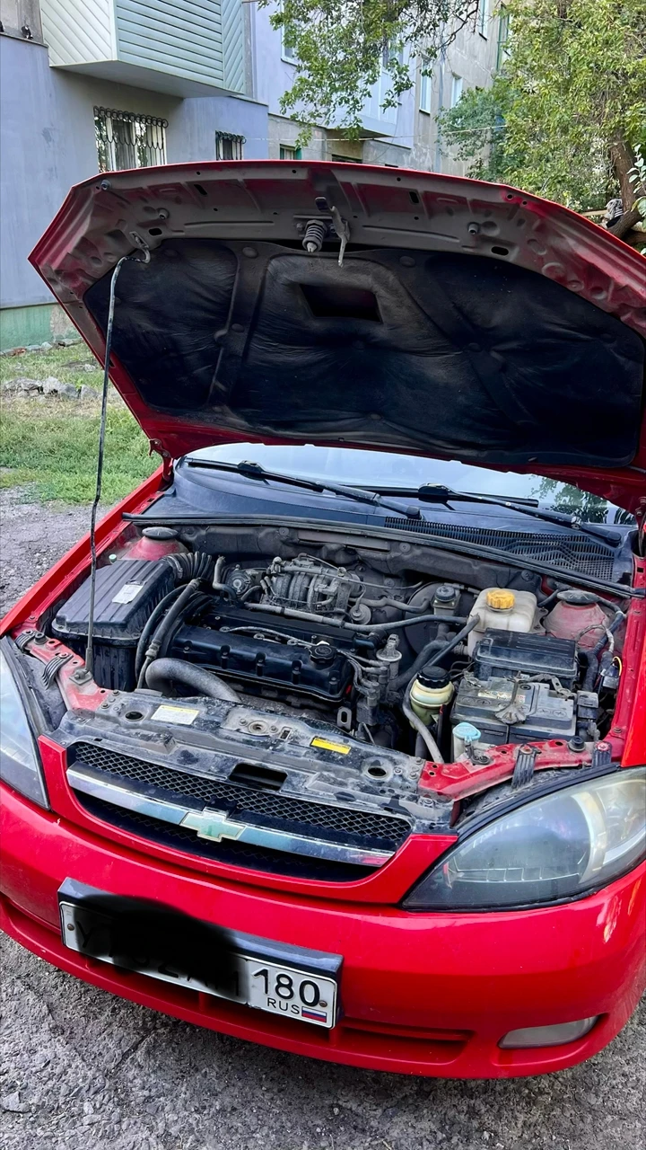 Chevrolet lacetti хэтчбек 1,6 2004 года, механика, передний привод, хорошее состояние для своих годов. Все вопросы по телефону. Цена 480000 руб. , торг. +79493981326 - фотография - 5